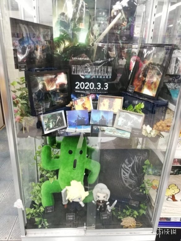 《最终幻想7：重制版》克劳德机车及大剑模型展示 22%title%