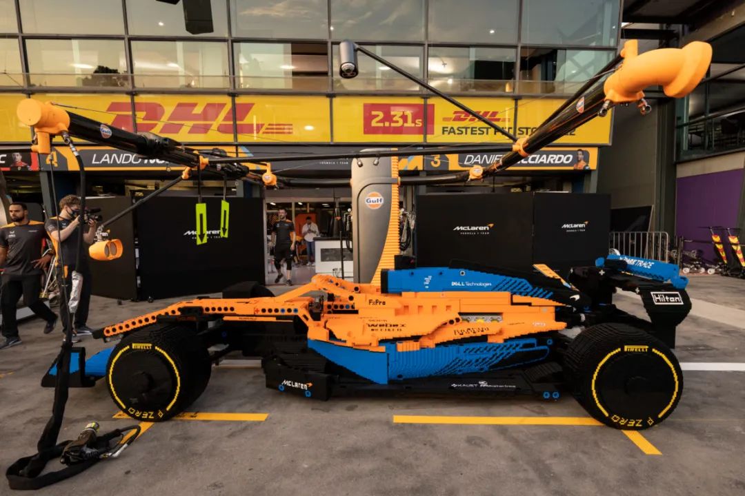 【周邊專區】真人大小樂高機械組42141邁凱倫一級方程式賽車出現在澳大利亞大獎賽現場-第1張