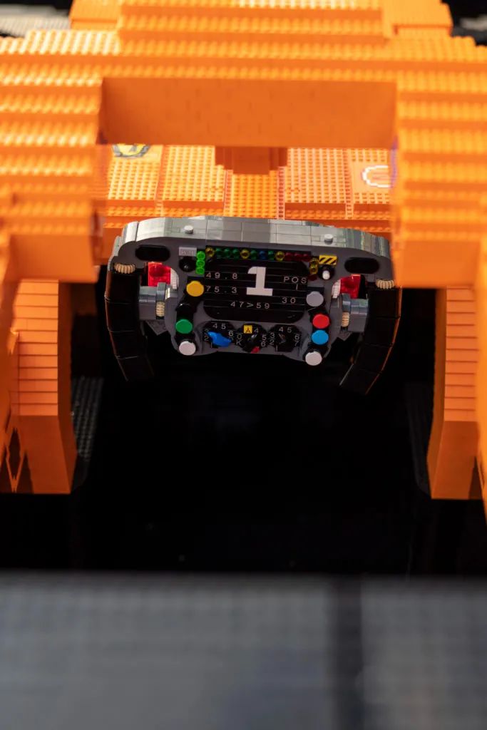 【周边专区】真人大小乐高机械组42141迈凯伦一级方程式赛车出现在澳大利亚大奖赛现场-第2张