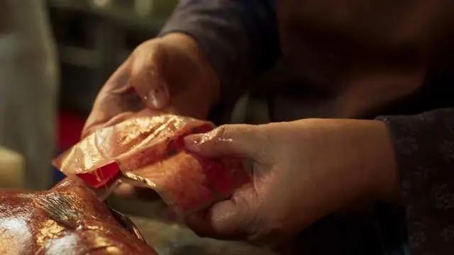 【拉片】「血观音」第二回：你在前厅送礼，我在后院群聊-第32张