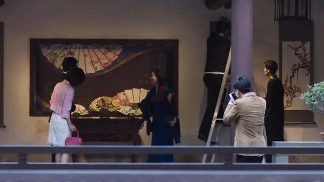 【拉片】「血观音」第二回：你在前厅送礼，我在后院群聊-第23张